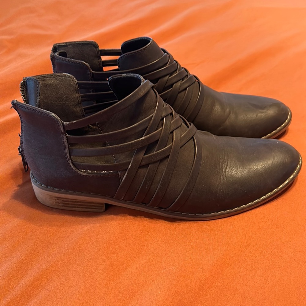 Rocket dog ankle boots. Size 9.5. Dark brown